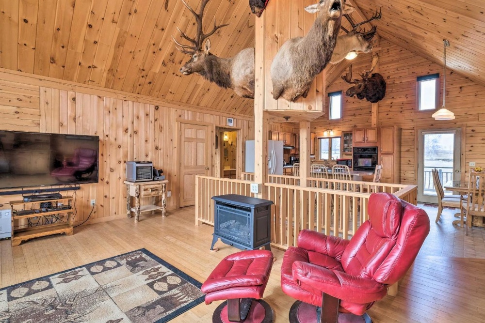 Family-Friendly Troy Getaway with Furnished Deck