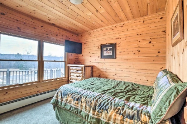 Family-Friendly Troy Getaway with Furnished Deck image 14