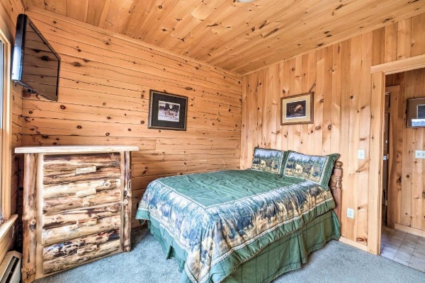 Family-Friendly Troy Getaway with Furnished Deck image 15