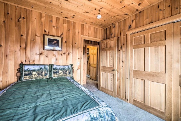 Family-Friendly Troy Getaway with Furnished Deck image 17