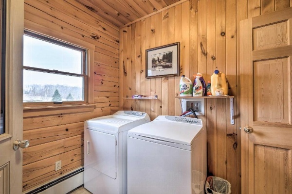 Family-Friendly Troy Getaway with Furnished Deck image 18