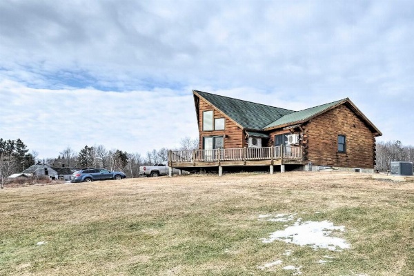 Family-Friendly Troy Getaway with Furnished Deck image 21