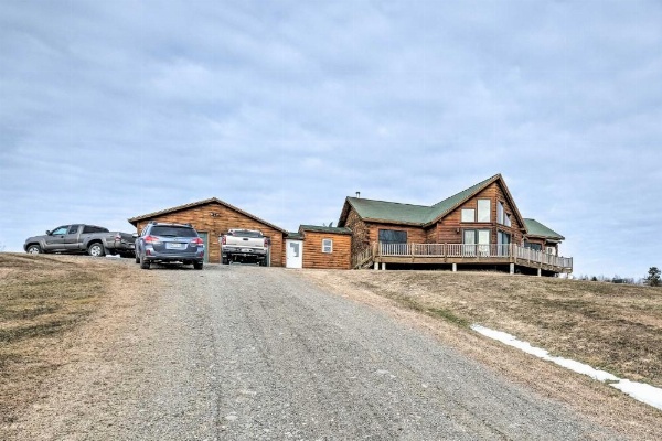 Family-Friendly Troy Getaway with Furnished Deck image 24