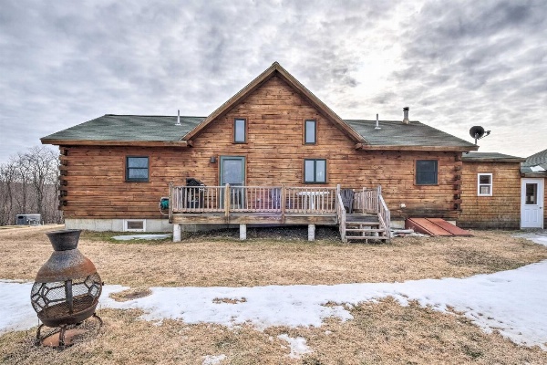 Family-Friendly Troy Getaway with Furnished Deck Main image